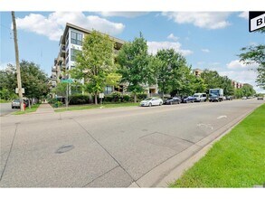 Building Photo - 2565 Franklin Ave