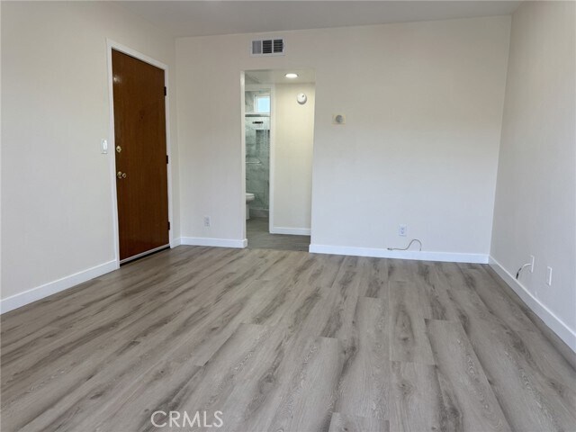 Foto del edificio - 7039 Remmet Ave