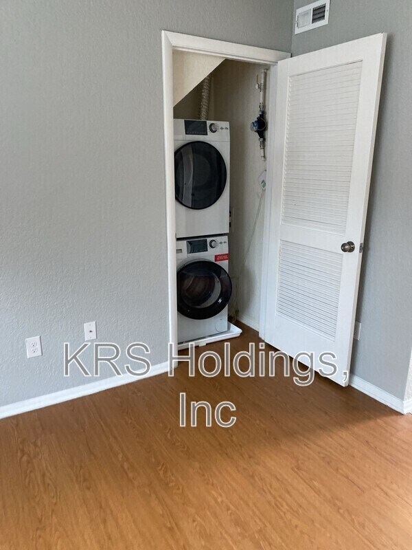 Foto del edificio - 4347 Newsome Dr