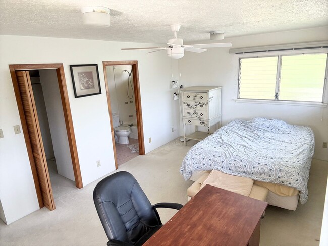 Building Photo - Manoa Valley - 3 bedroom 2.5 bath house w/...