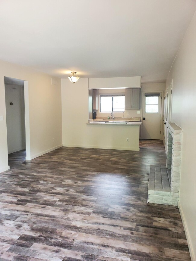 Granite, dining room and kitchen - 719 S Granite St