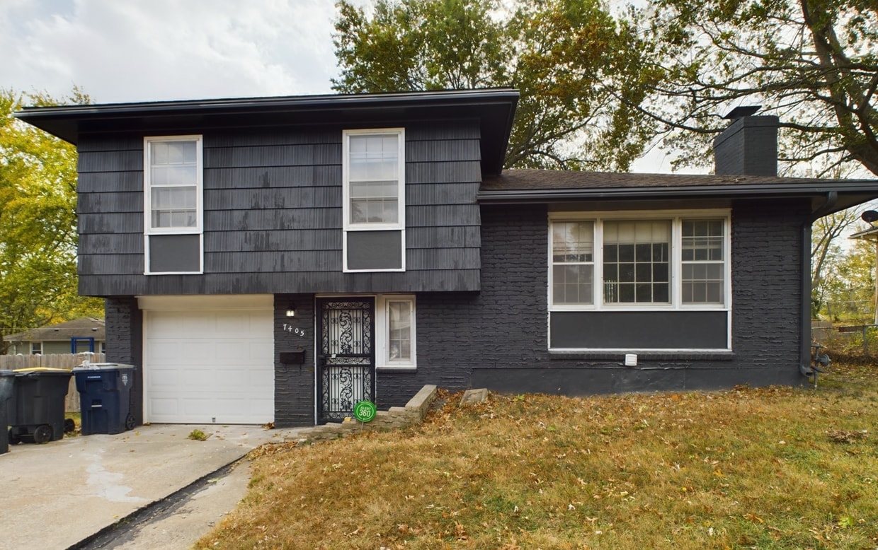 Primary Photo - Charming 3-bed, 1-bath home with gleaming ...