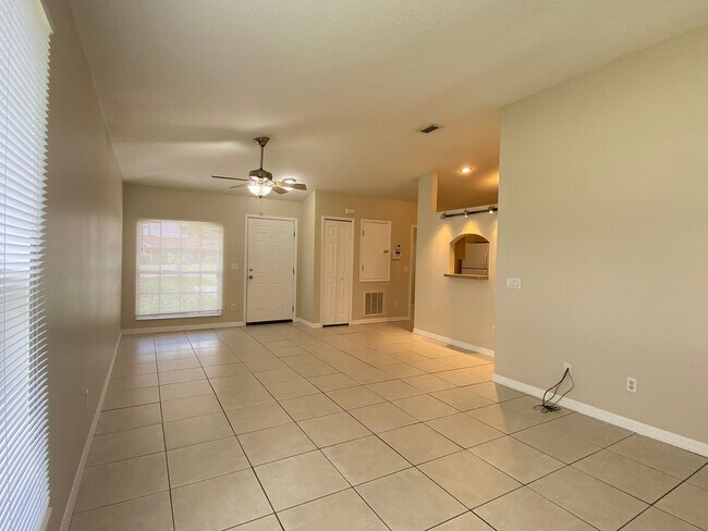 Foto del edificio - 2 Bedroom, 2 Bath Duplex with 1 Car Garage...