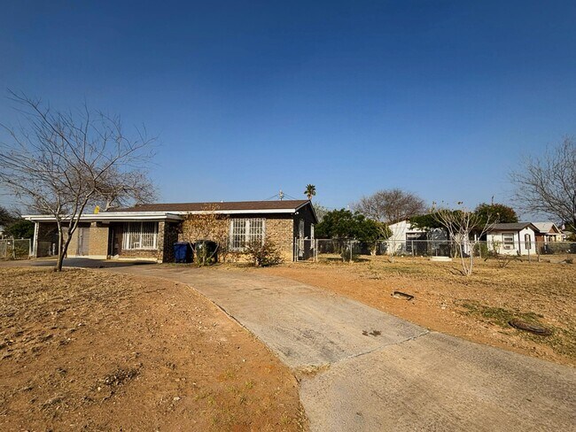 Foto del edificio - 3413 N Buena Vista Ave