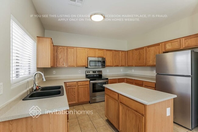 Building Photo - 6233 S 15th Dr