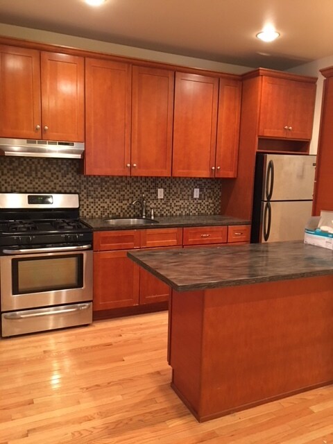 Foto principal - 249 95th St