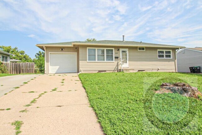 Foto del edificio - 3 Bedroom / 1 Bath Home Minutes from Hartm...
