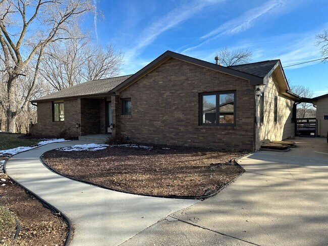 Foto del edificio - 4 bedroom, 3 bathroom country home