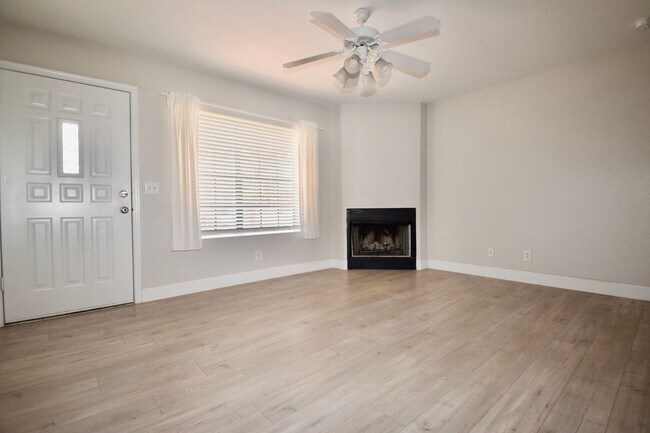 Foto del edificio - Beautiful 2 bed 2.5 bath Townhouse in Mesa!