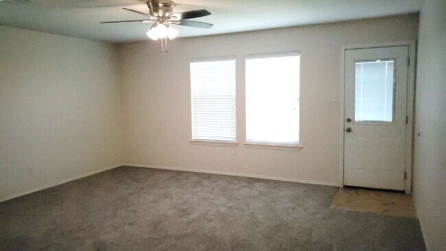 Foto del edificio - Charming 3 bedroom, 2 bath, 1,354 sq.ft. h...