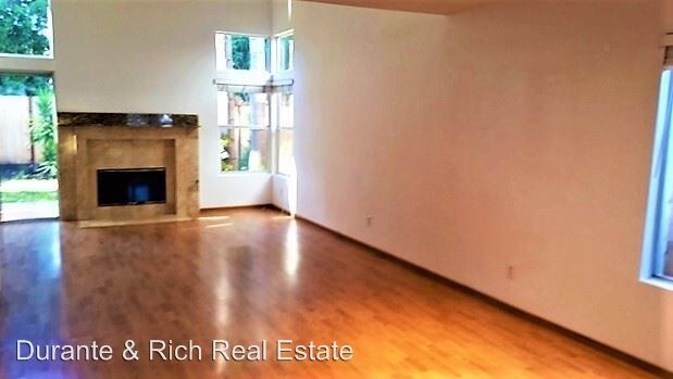 Building Photo - 2 br, 2.5 bath House - 2607 Valencia Canyon