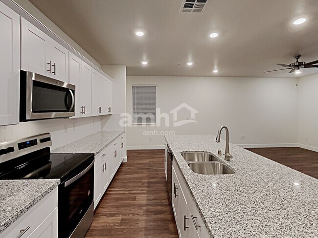 Foto del edificio - 327 Cape Seville Pl