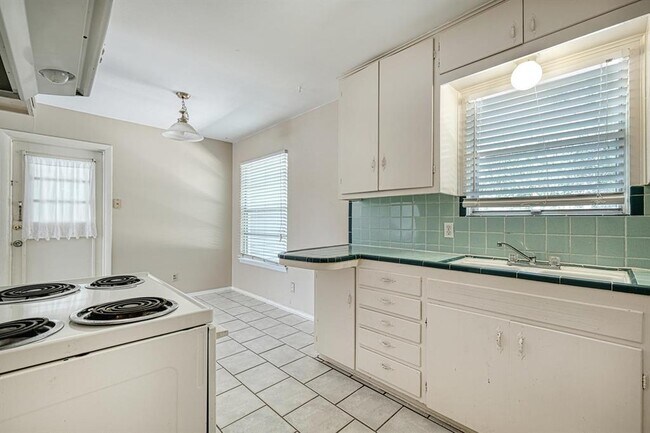 Foto del edificio - 4906 Gladeview Dr