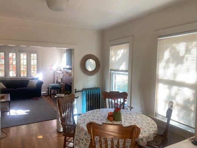 Building Photo - University Hills Bungalow, Preleasing AUG....