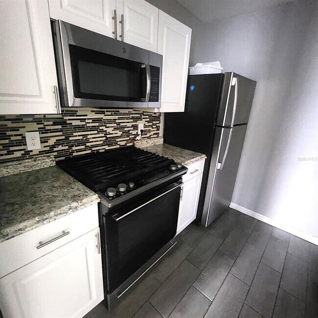 Building Photo - 2040 San Marcos Dr SE