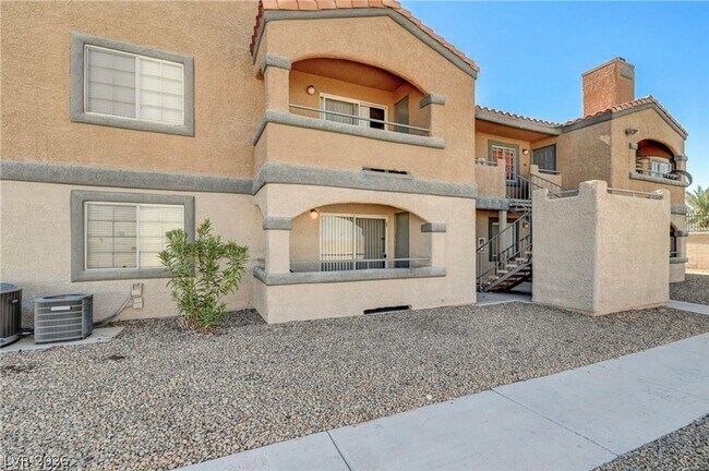 Foto del edificio - 5220 Mission Carmel Ln