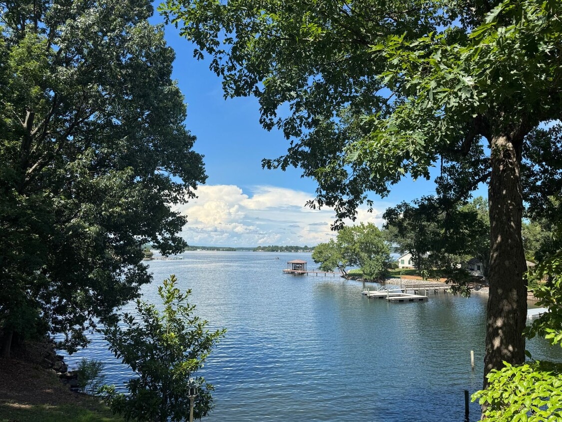Primary Photo - Four Bedroom Lake House in Denver