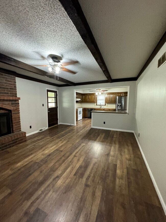 Foto del edificio - Coming Soon: Spacious 4-Bedroom, 3-Bath Home with Finished Basement!