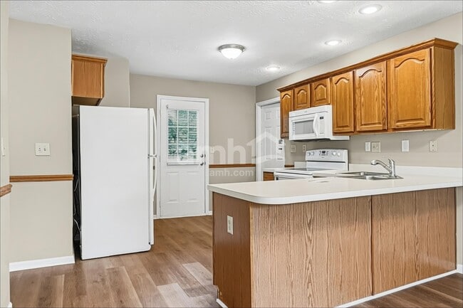 Building Photo - 5079 Rockdale Rd