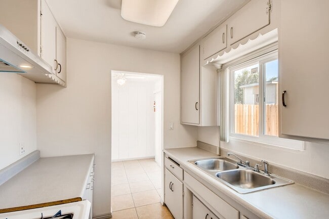 Foto del edificio - Updated 3 Bed/ 1 bath House Located in West Chula Vista