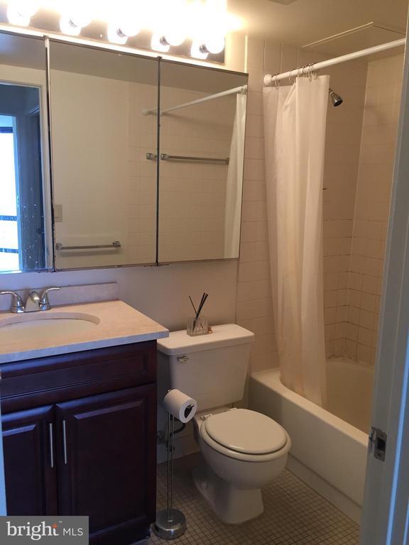 Building Photo - 2020 Walnut St