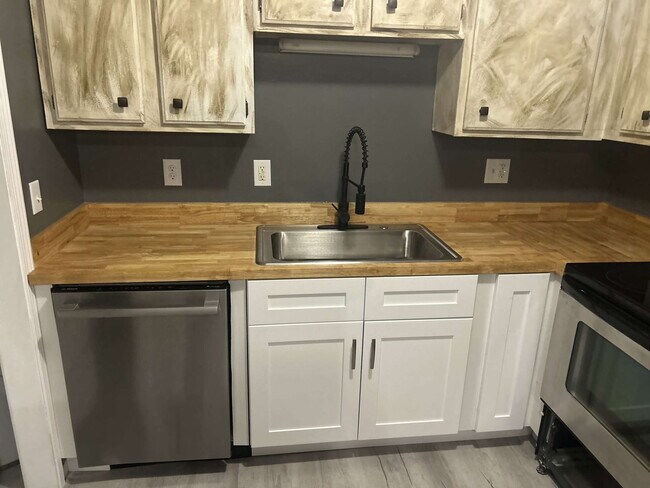 Foto del edificio - 126 Kesterson St