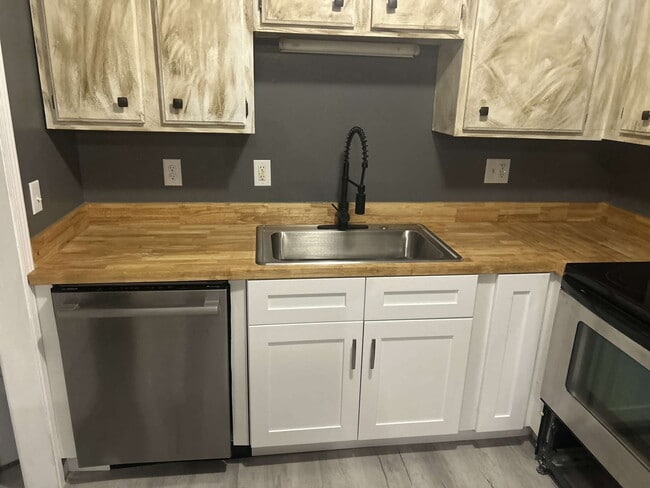 Building Photo - 126 Kesterson St