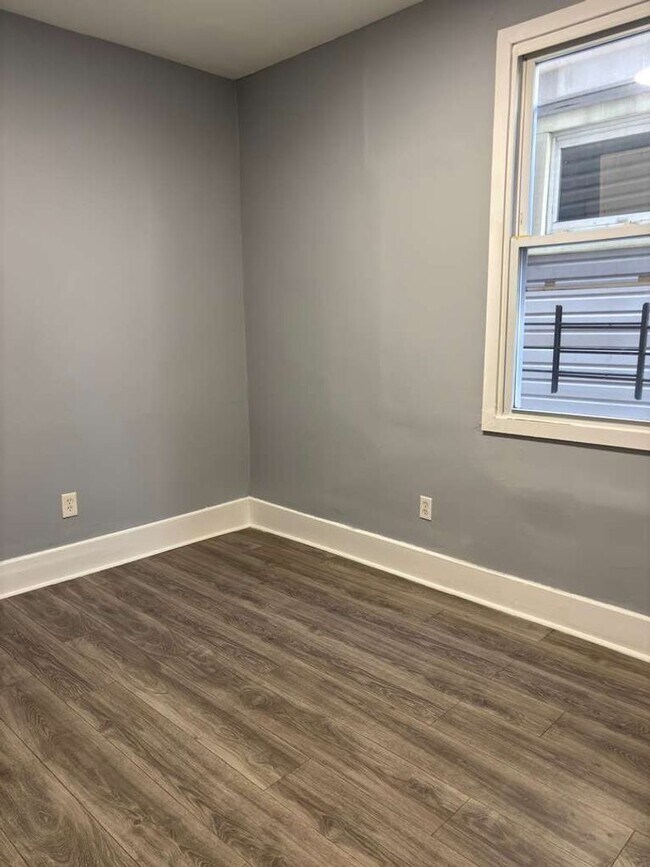 Building Photo - 134 Seymour Ave