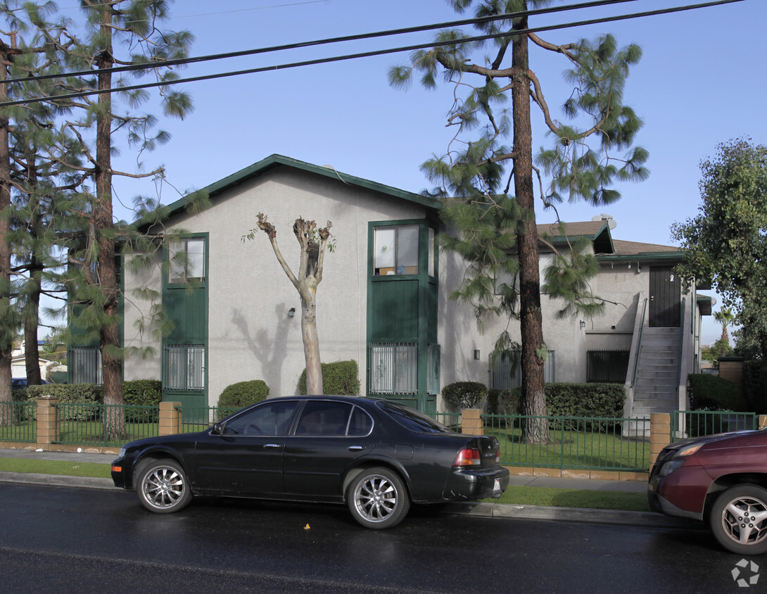 Building Photo - 6652-6662 Kingman Ave