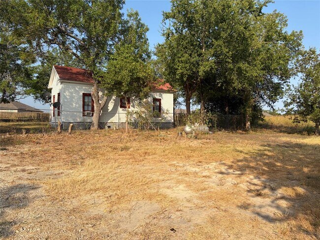 Building Photo - 910 Bunton Ln