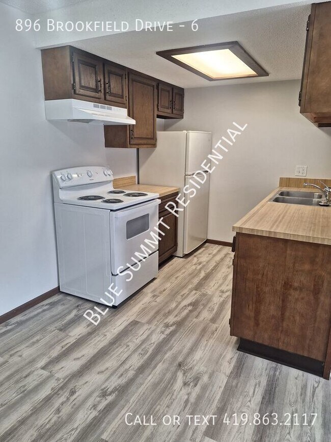 Foto del edificio - 896 Brookfield Dr