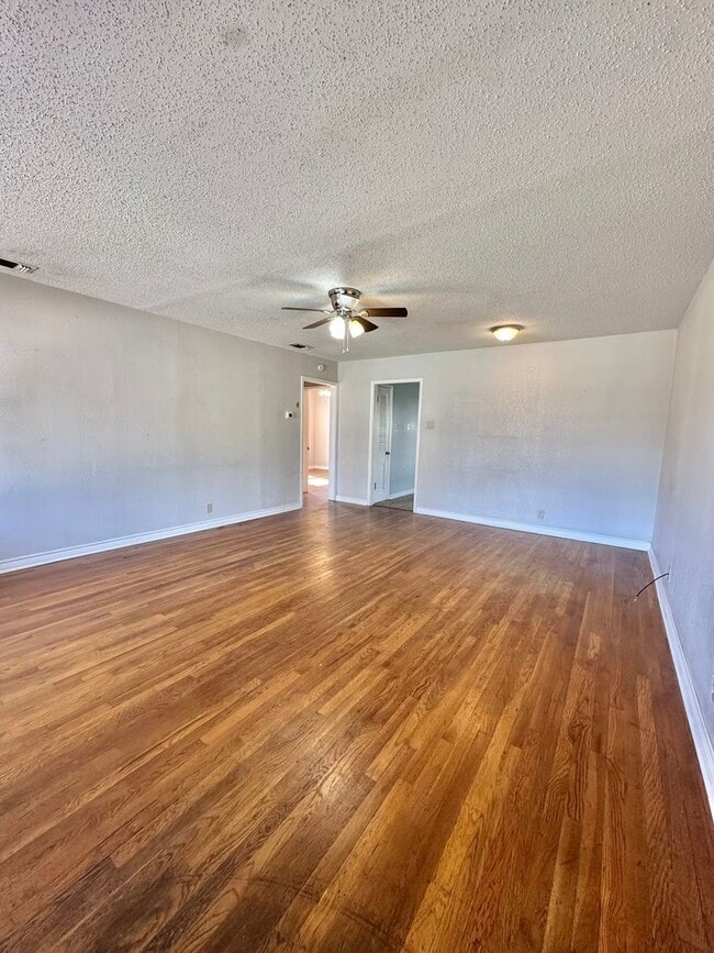 Building Photo - COMING SOON - Cozy Santa Rita Home!