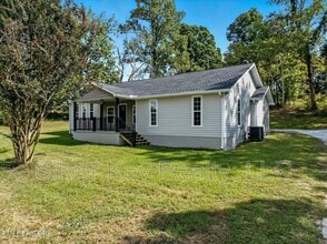 Building Photo - 1309 Summit St