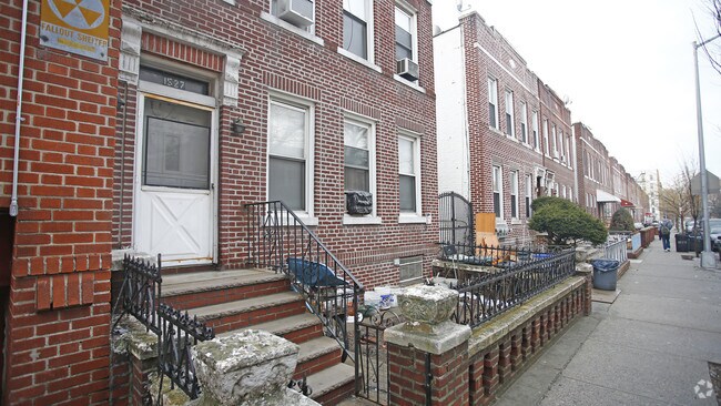 Foto del edificio - 1527 W 11th St