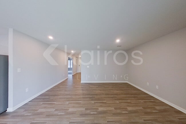 Building Photo - 280 Laurel Springs Dr
