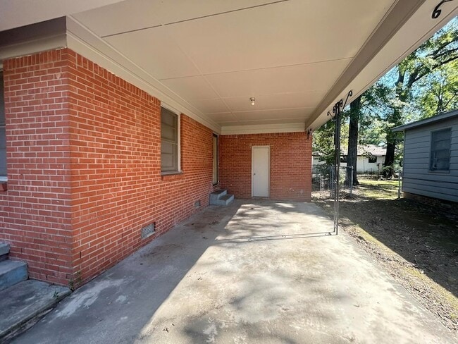 Building Photo - 304 W 34th Ave