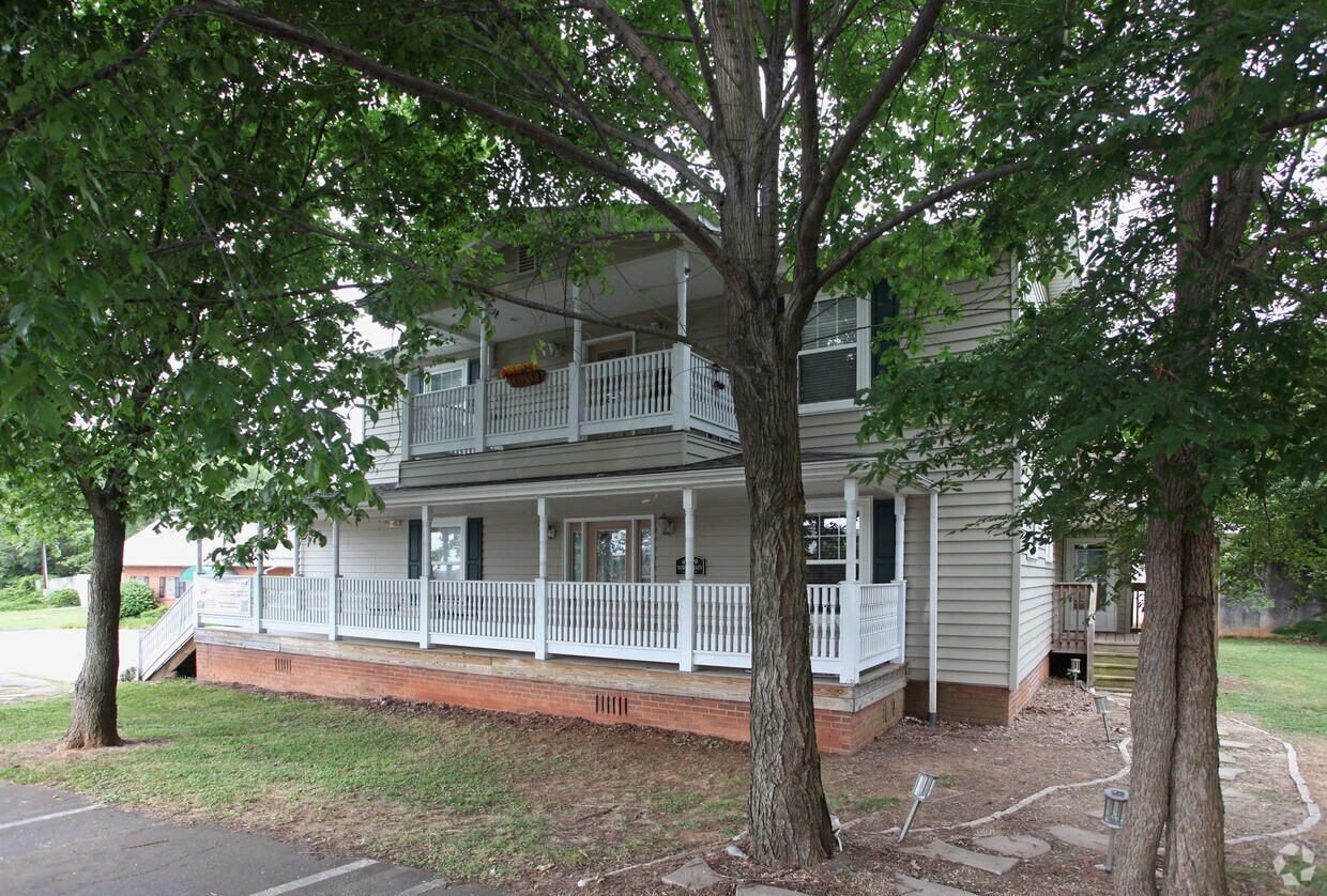 Building Photo - 41-49 N Main St