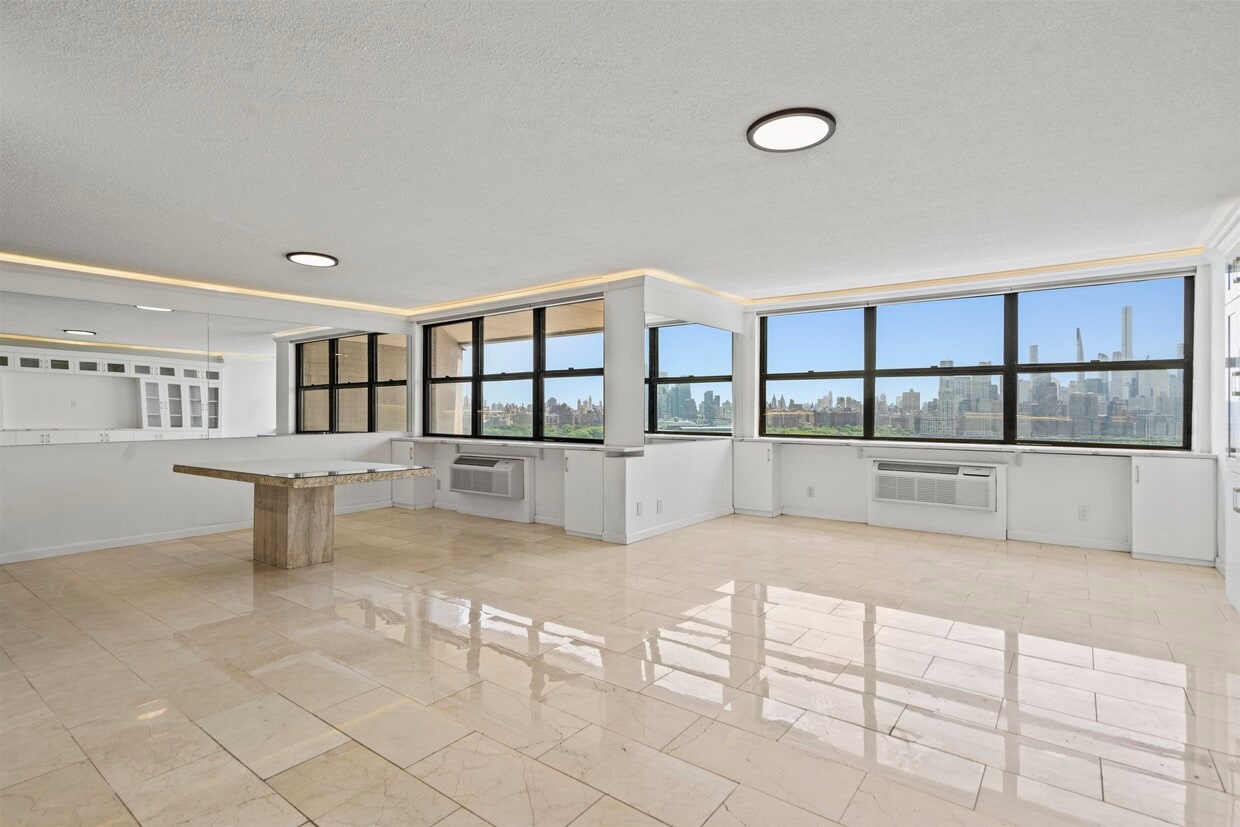 Primary Photo - 7004 JFK Blvd E