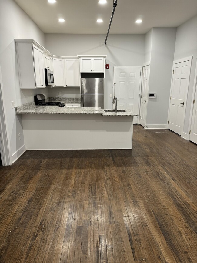 Building Photo - 545 Valley Brook Ave