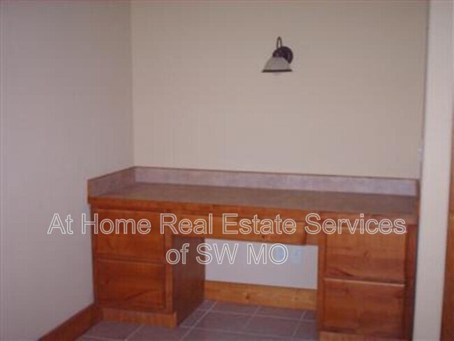 Building Photo - 5492 Bayberry Dr W