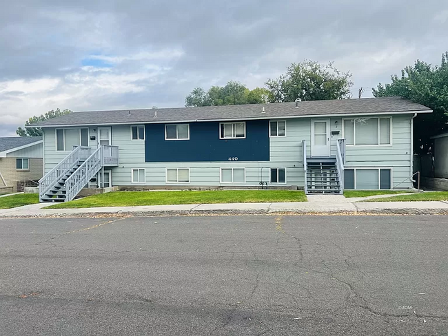 Quiet fourplex in tree streets - 440 Juniper St