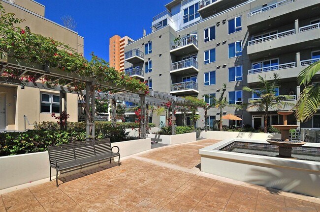 Foto del edificio - 300 W Beech St