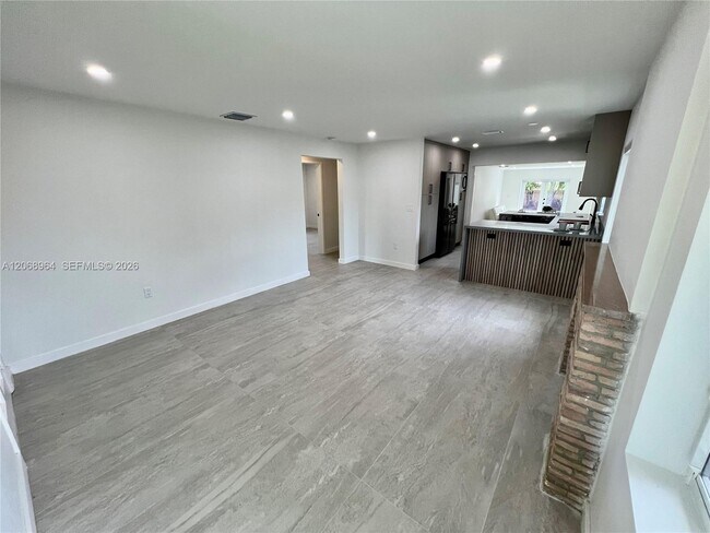 Foto del edificio - 850 NE 127th St