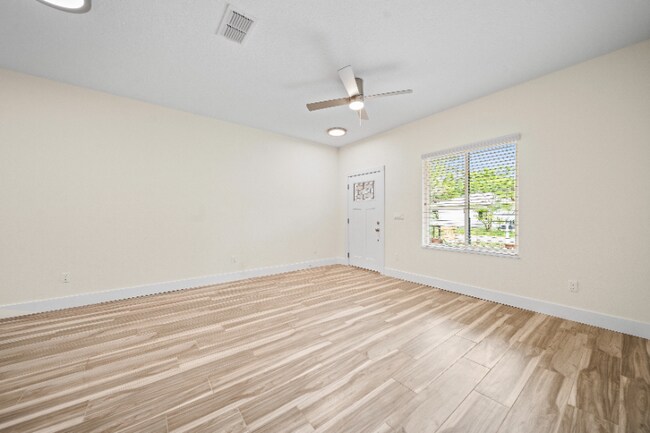 Foto del edificio - 208 N Cherry St