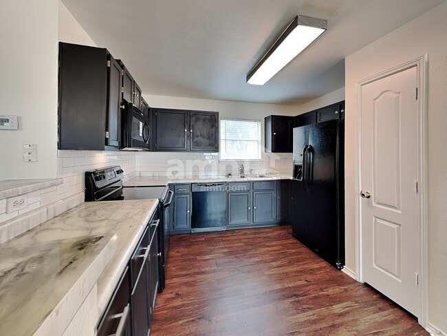 Foto del edificio - 6702 Sandy Point Dr