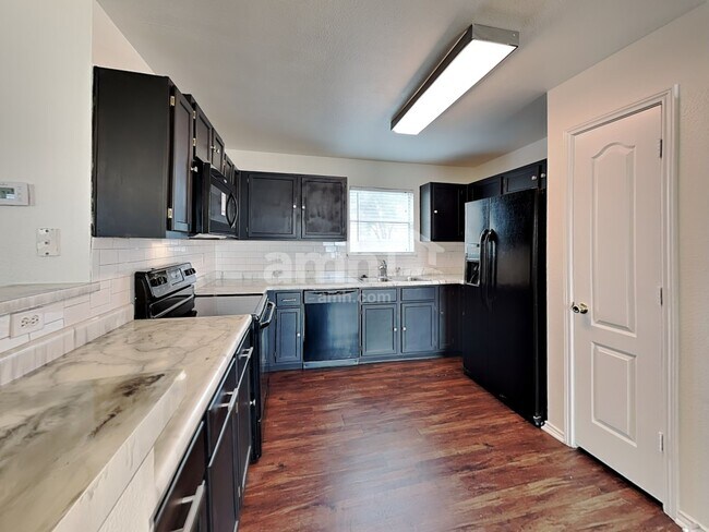 Foto del edificio - 6702 Sandy Point Drive