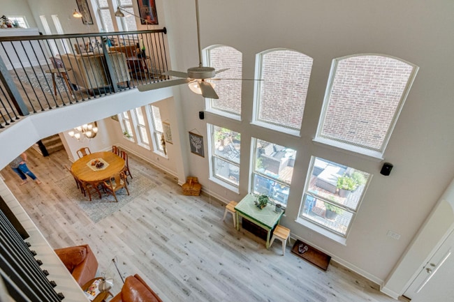 Foto del edificio - 576 Courtyard Ln