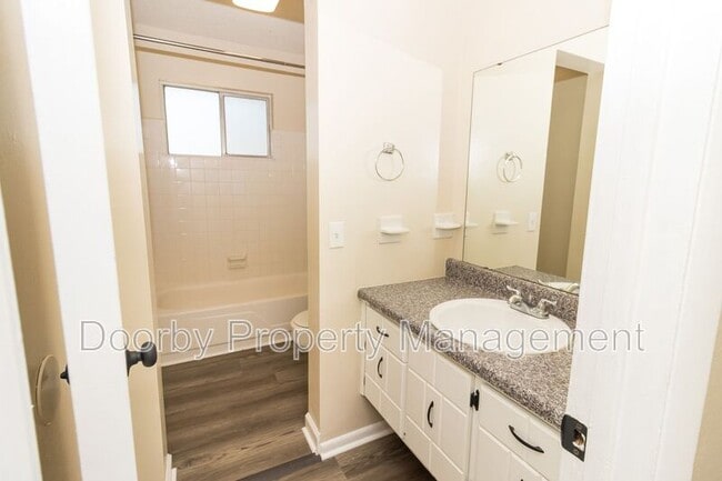 Foto del edificio - 2425 Ashmore Ave