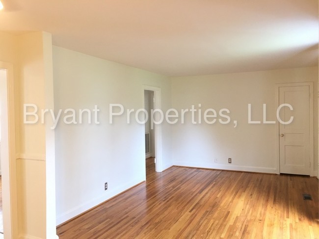 Building Photo - 913 Vantrease Rd