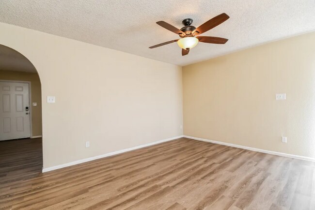 Foto del edificio - 4227 N 81st Dr